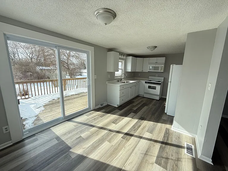 2321 W Main St — Photo 14