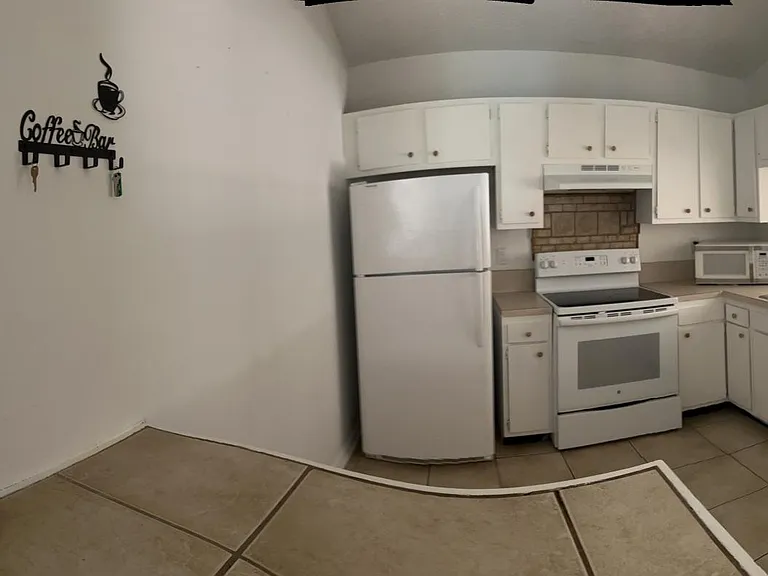1481 Jasmine St — Photo 11