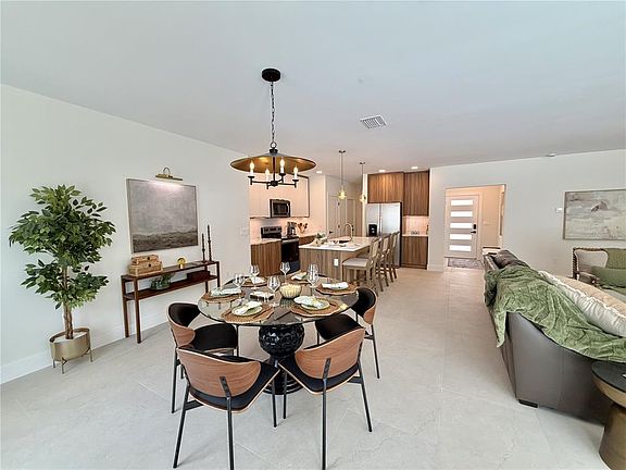 5th image of 5813 Regent Rd