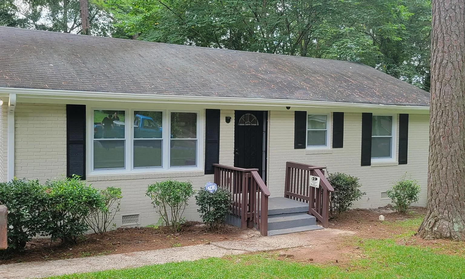 3 bed, 1000 sqft, $1,590 — Photo 1