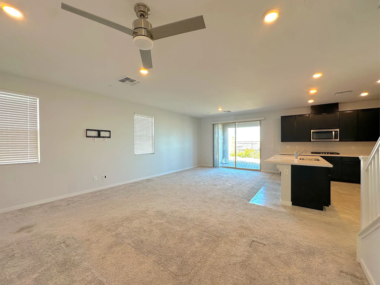 4 bed, 2.5 bath, 2107 sqft, $3,700 — Photo 4