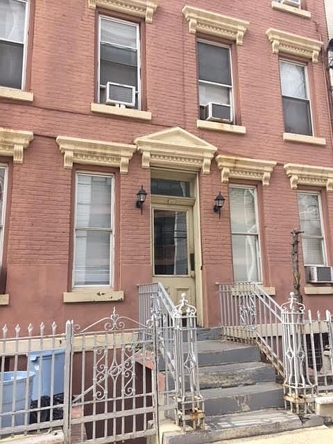 1st image of 318 Jefferson St #4L
