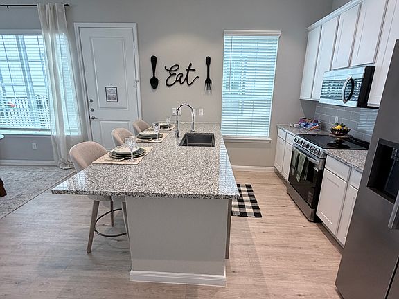 4th image of 907 Beebrush Ln