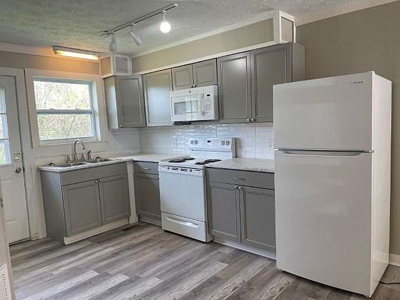 2nd image of 1393 Dandelion Cir