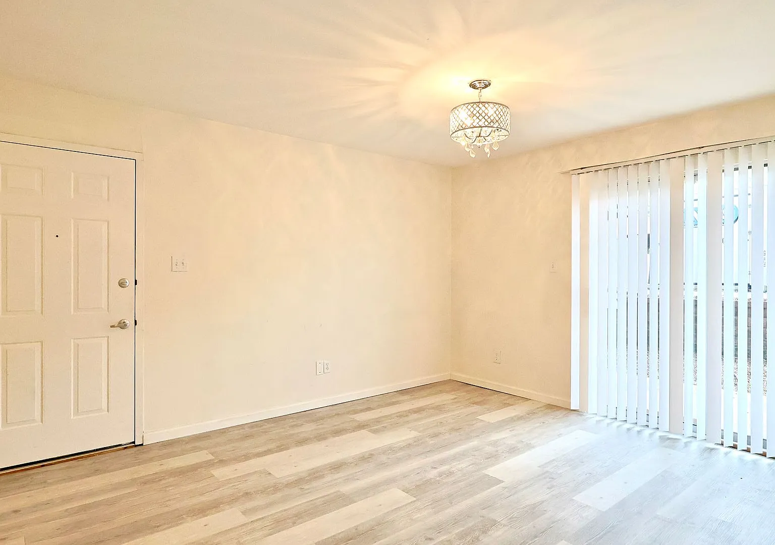 Updated 2 Bed 2 Bath with Community Pool — Photo 2