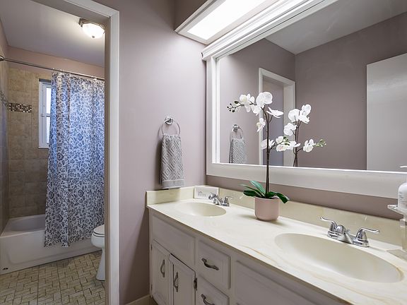 3rd image of 11661 Edinburgh Way