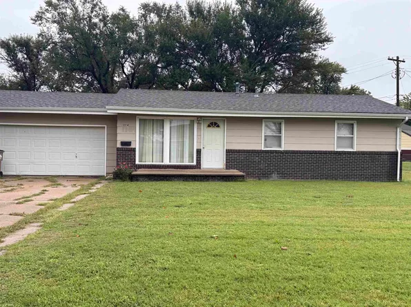 1104 Random Rd, Hoisington, KS 67544