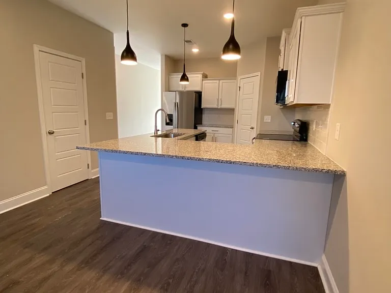 1039 Glenkirk Dr — Photo 5