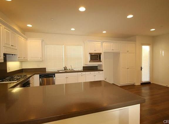 4th image of 1800 Oak St Unit 516