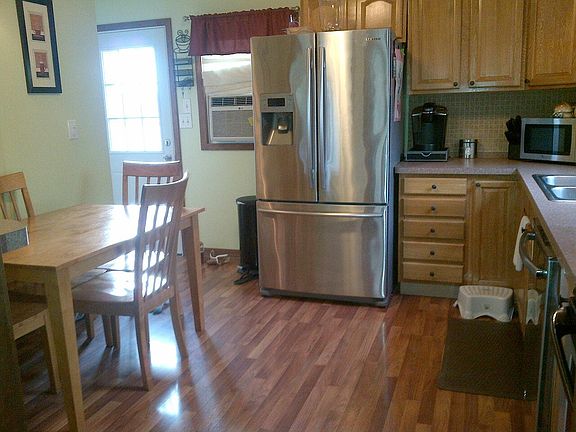 4th image of 28 Jesella Dr N
