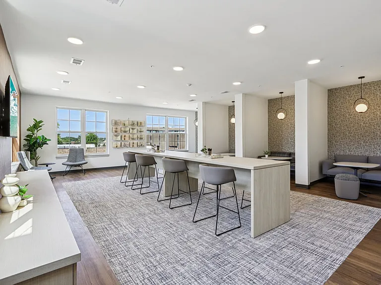 District South — Photo 14