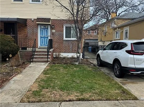 1235 E 104th St #1, Brooklyn, NY 11236