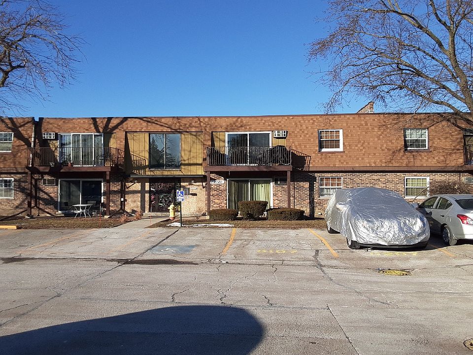1st image of 18W140 Suffield Ct #G114