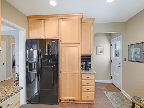 4th image of 2102 Pinehurst Ave