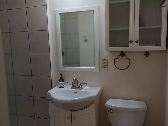 4th image of 102 18th Ave E #B