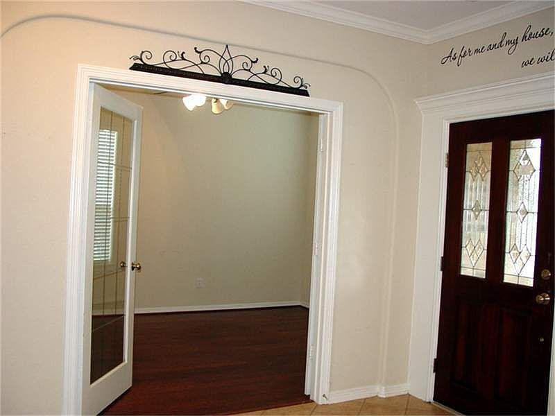 2nd image of 606 Summer Trace Ln