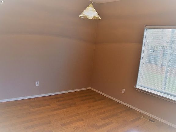 5th image of 6575 SE Royce Ct