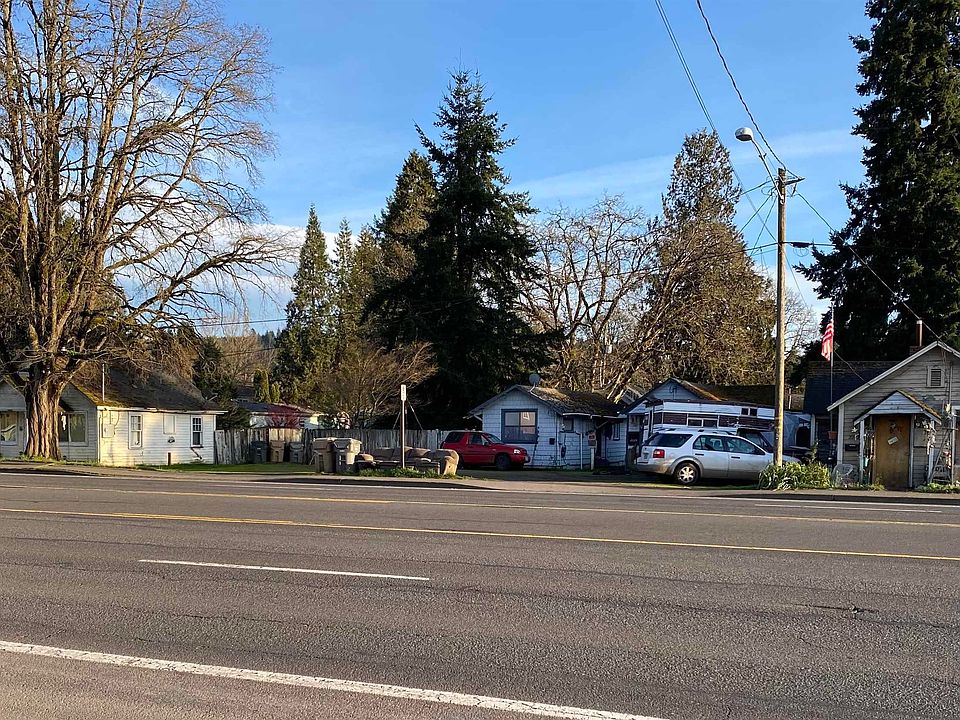 2nd image of 2223 Main St