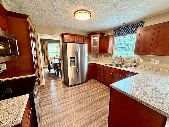 2nd image of 202 Brierwood Ln