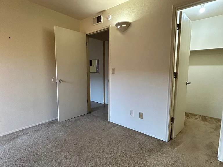 1810 E Blacklidge Dr #204 — Photo 6