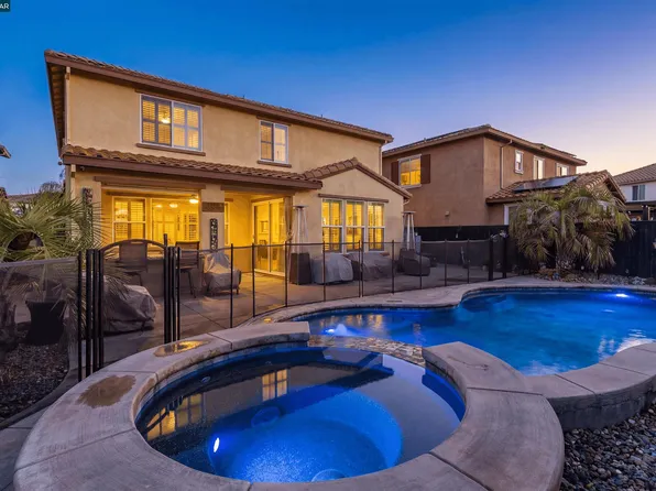 515 W Cherry St, Dixon, CA 95620