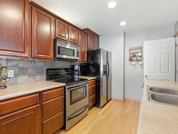 4th image of 3467 Greenwood Ct S