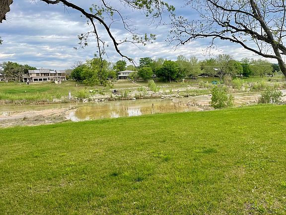 3rd image of 1113 Hidden Valley Rd