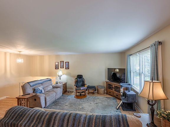 4th image of 520 S 15th Ct