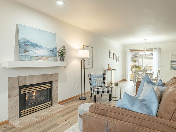 3rd image of 406 Bay Hill Dr