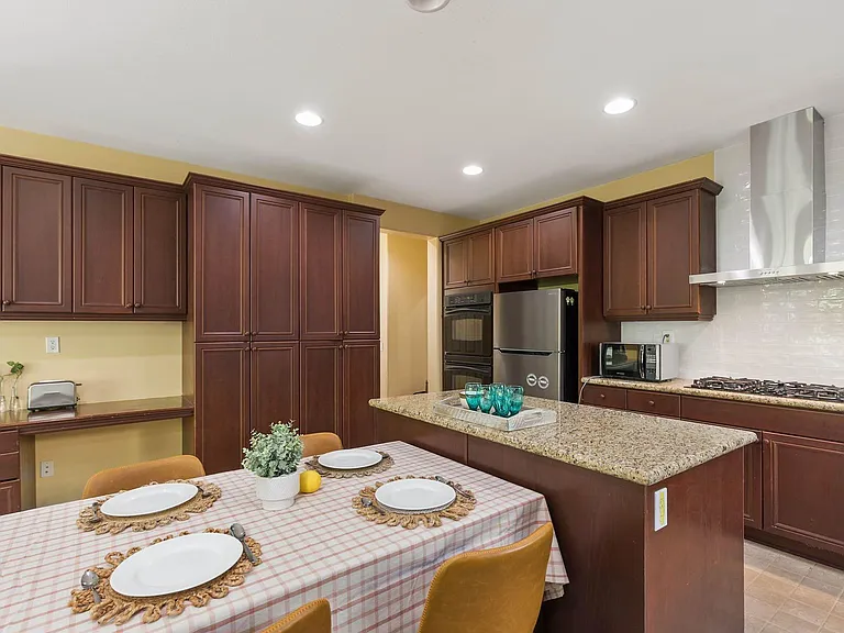 7597 Freestone Ct — Photo 24