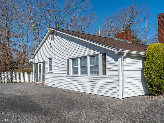 3rd image of 1192 Paterson Dr