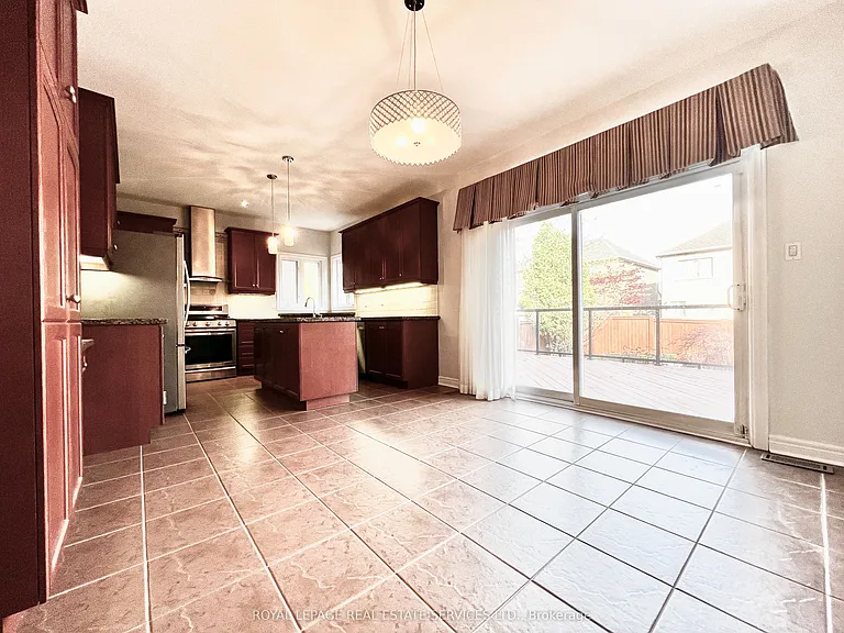 3306 Fox Run Cir — Photo 18