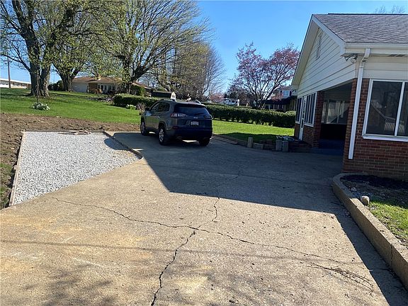 5th image of 1104 Lakeview Dr
