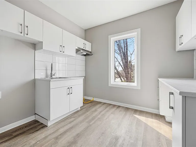 131 Margaret Ave #5 — Photo 6
