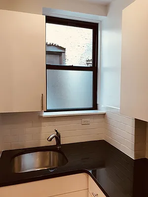 Rented by Metropolis Real Estate of Manhattan | media 41