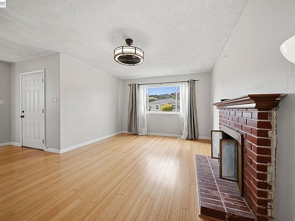 5th image of 4355 Wesley Way