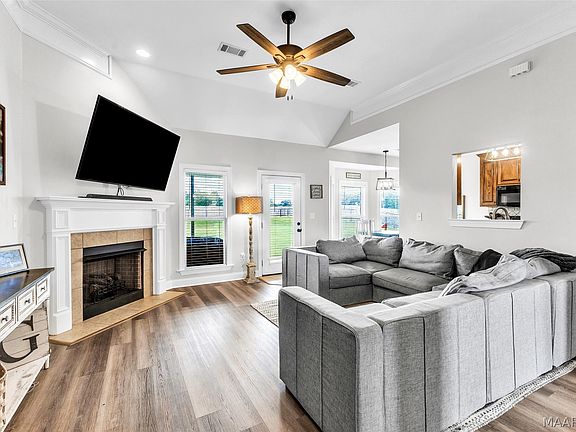 5th image of 46 Jennifer Ln