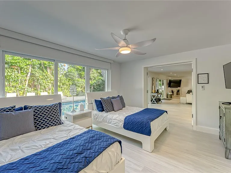 1800 SE Admirals Way — Photo 31