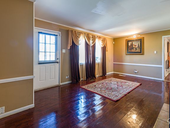 4th image of 333 Shabbona Dr