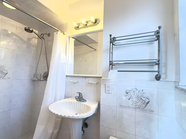 1622 John Street image 11 of 11