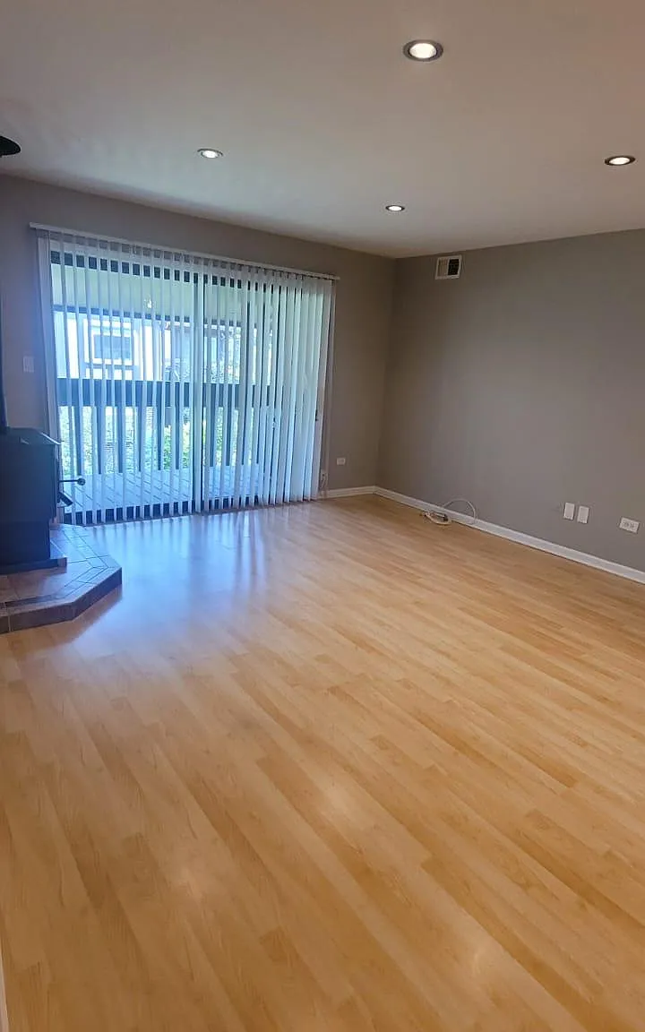 3 bed, $2,300 — Photo 1