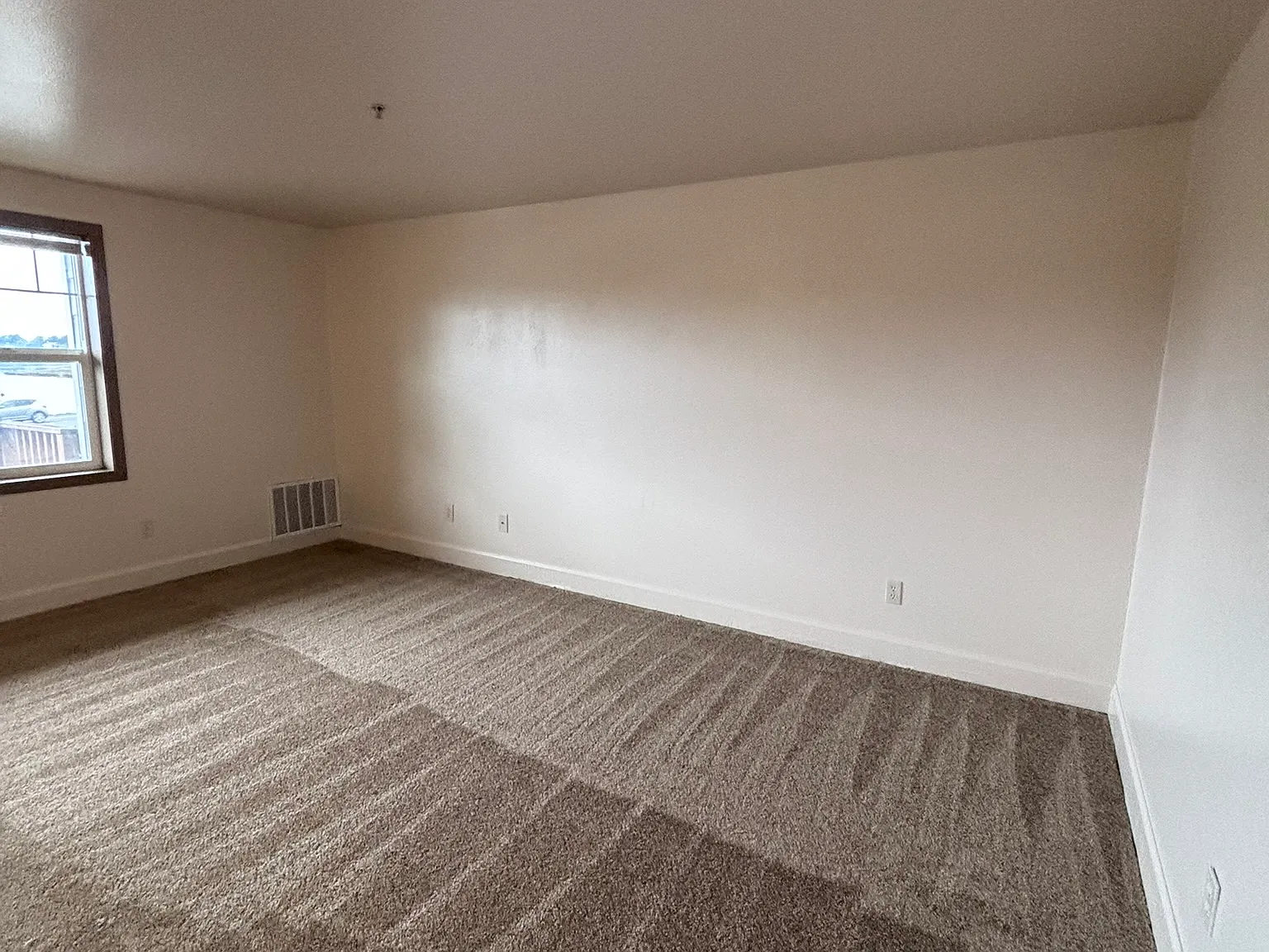 2 bed, 910 sqft, $1,550 — Photo 3