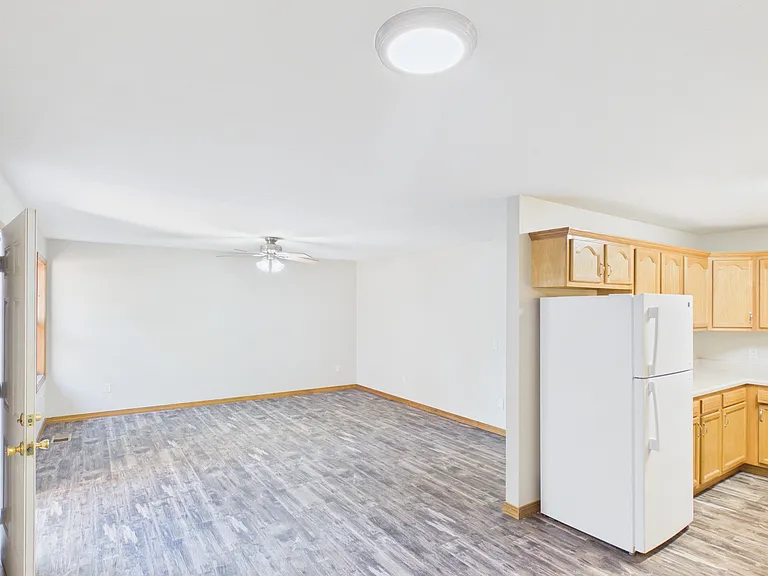 610 E 7th St #2 — Photo 4