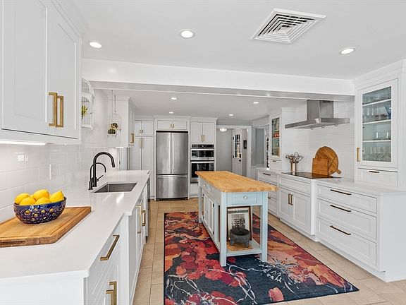 4th image of 21 Decatur Ln