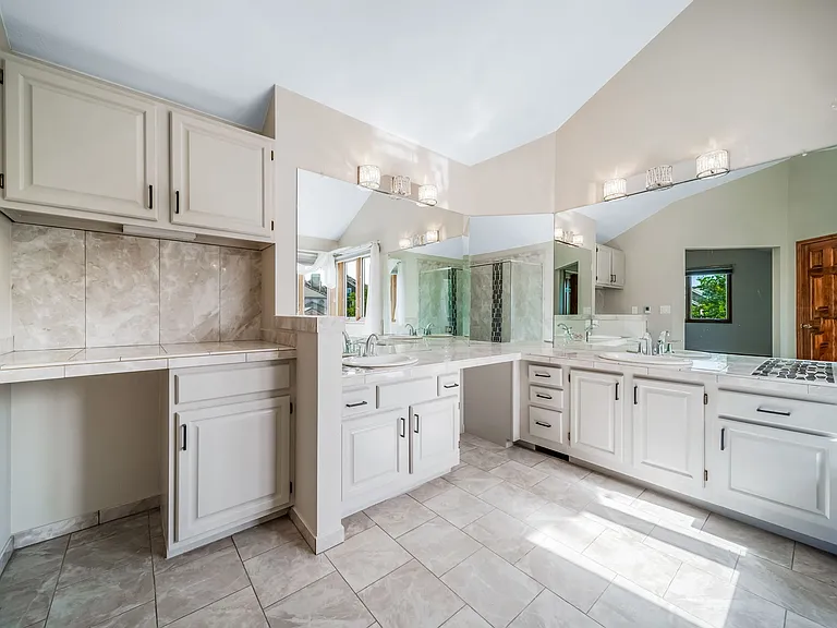 6793 Blackhawk Ct — Photo 16