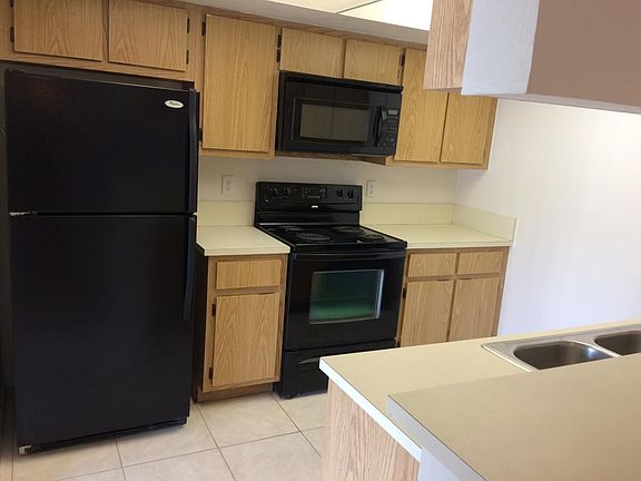 appliances include fridge, oven, microwave, dishwasher, and