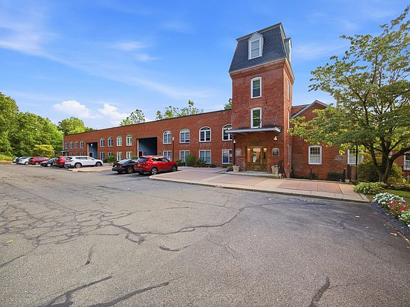 4th image of 362 Granville Rd APT 217