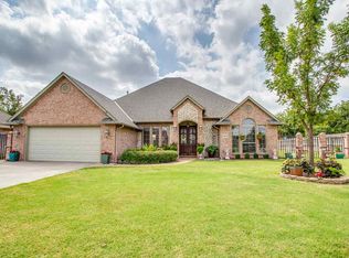 3805 Whippoorwill Ln, Enid, OK 73703