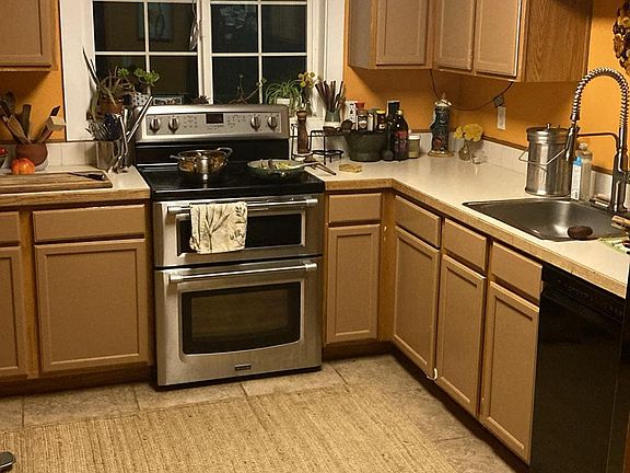5th image of 892 SE Maple St