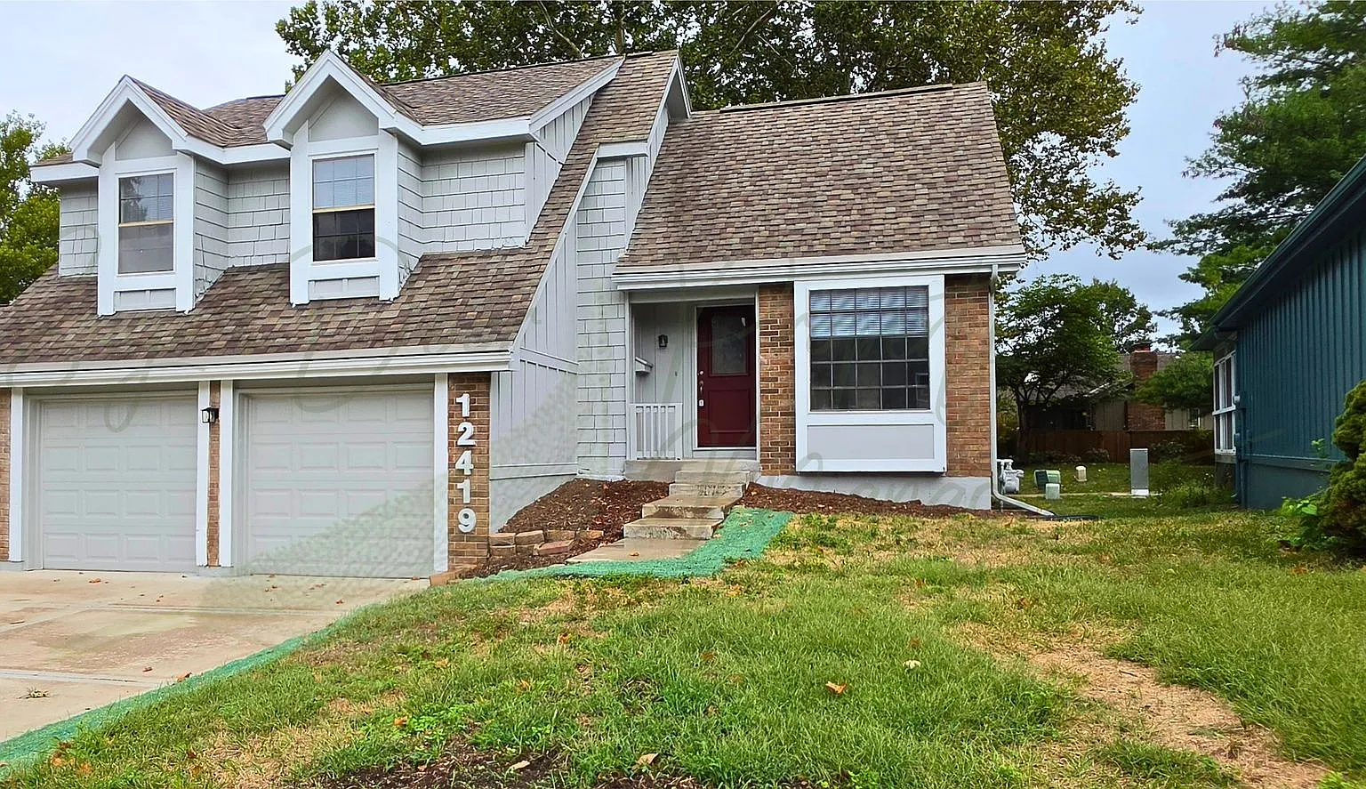 Elegantly Updated Home In Lenexa — Photo 3